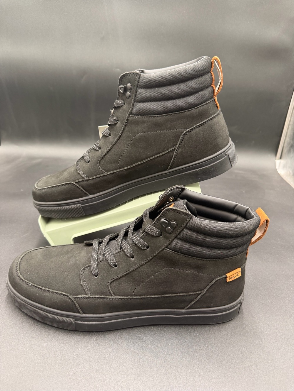 Sanuk Men’s Black High-Top Boots with Tan Pull Tabs - Picture 2 of 5